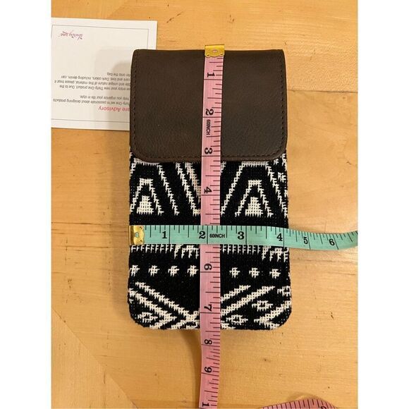 New! Thirty One Black White Brown Call Me Crossbody Rio Weave Phone Bag - Picture 5 of 5